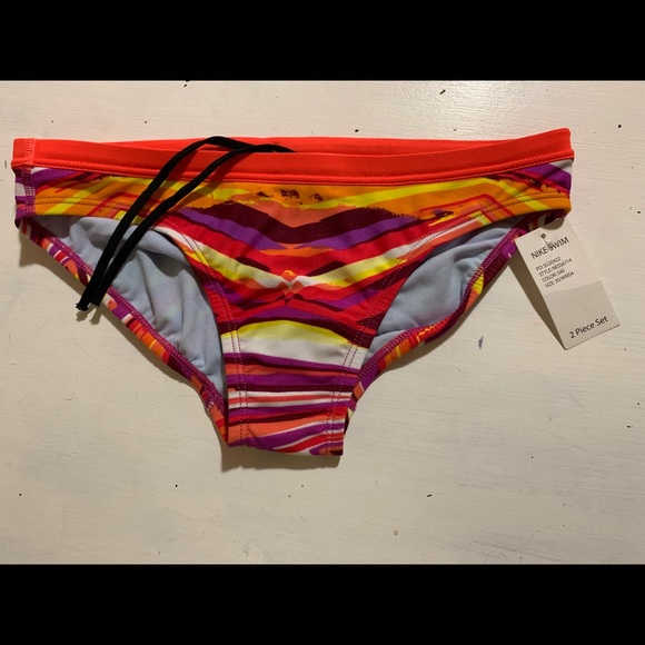 BRAND NEW - Nike swimsuit - Picture 6 of 7